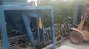 Передвижной вибропресс в сборе для производства пескоблока, брусчатки